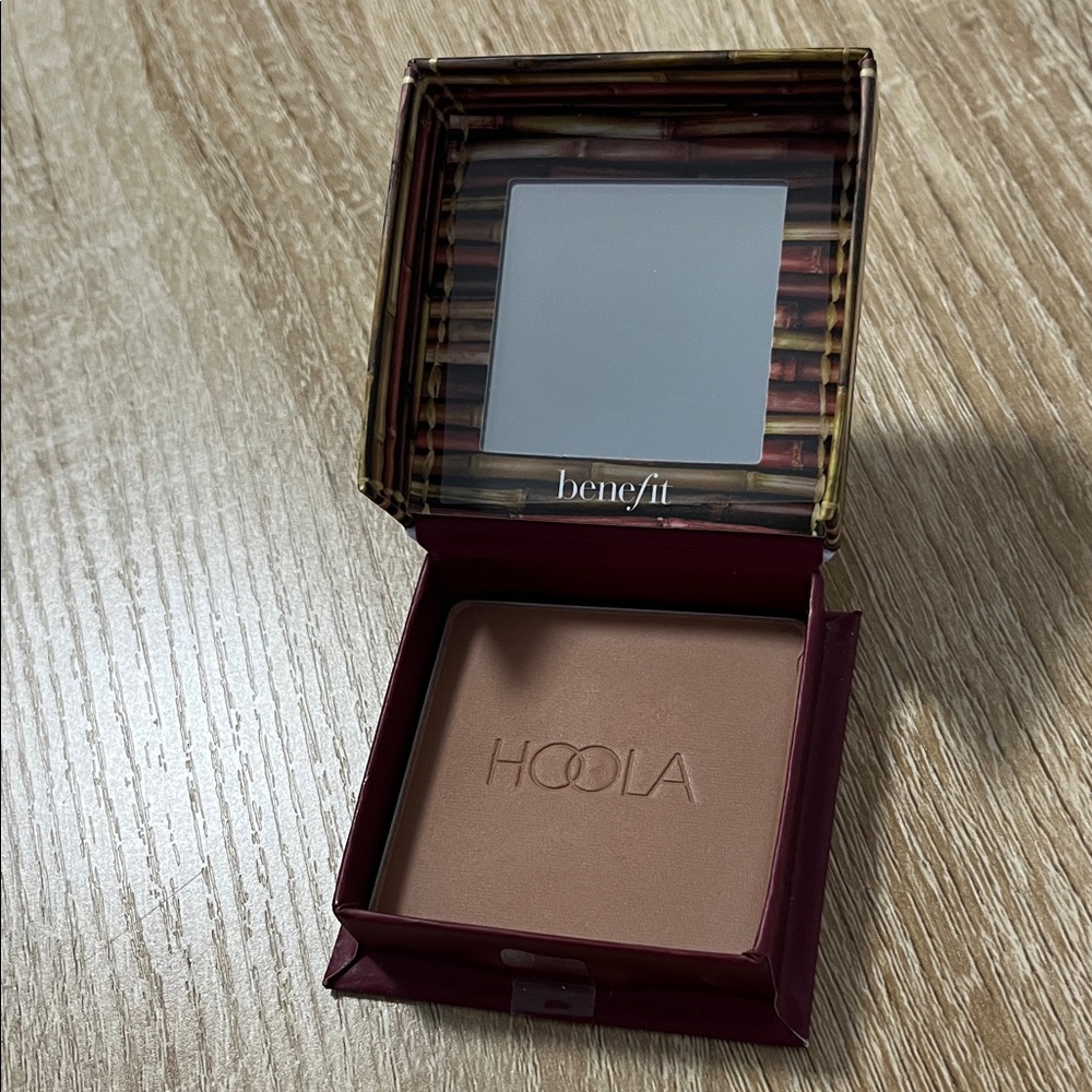 Benefit Cosmetics Hoola Bronzer Cult Viral